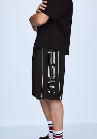 Bershka Široke hlačnice Hlače | črna barva