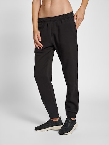 Hummel Tapered Pants 'Red' in Black: front