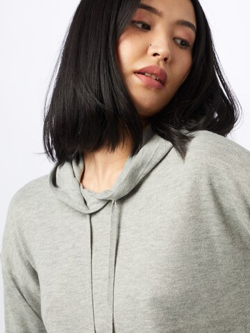 VERO MODA Пуловер 'DAW' в сиво