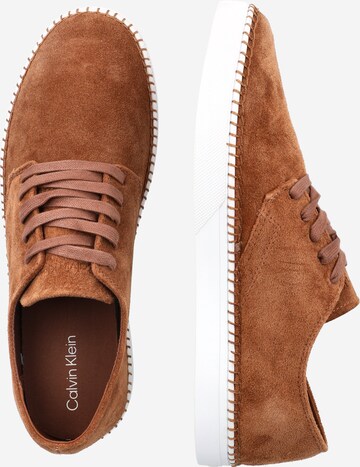 Calvin Klein - Zapatos con cordón en marrón