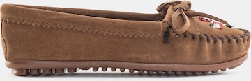 Minnetonka Mocassins 'Thunderbird' in Bruin