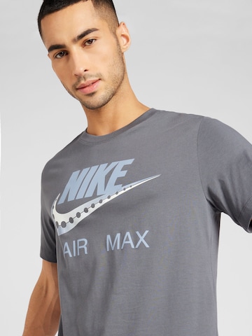 T-Shirt 'DAY FUTURA' Nike Sportswear en gris