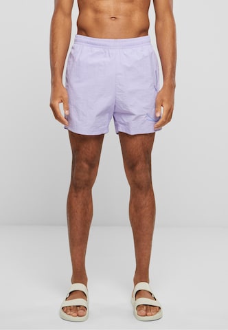 Shorts de bain Karl Kani en violet : devant