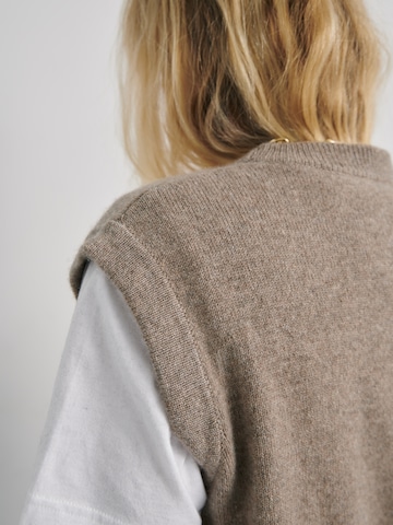 ABOUT YOU x Marie von Behrens Sweater 'Lilli' in Beige