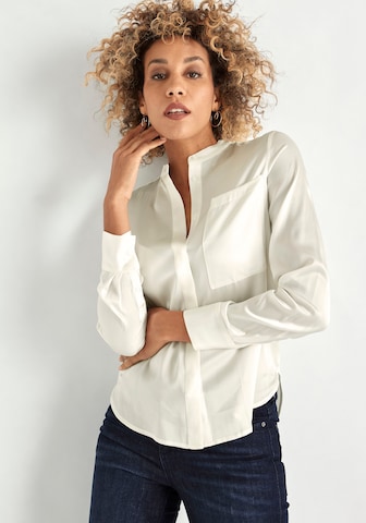 HECHTER PARIS Blouse in White: front