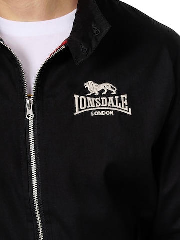 Veste mi-saison 'Classic' LONSDALE en noir
