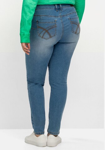 SHEEGO Skinny Jeans in Blau