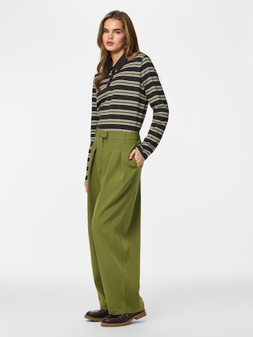 PIECES - Ropa ancha Pantalón plisado 'BARREL' en verde