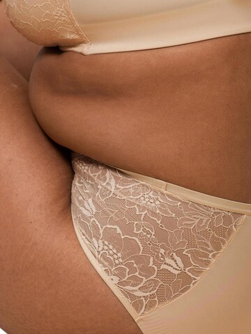 Slip ' Amourette Charm ' TRIUMPH en beige