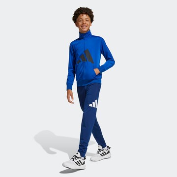 ADIDAS SPORTSWEAR Trainingspak 'Essentials' in Blauw