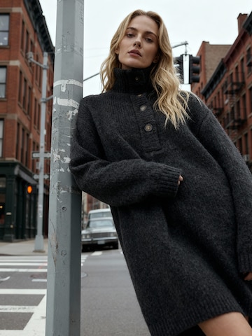 VERSTIQUE Φόρεμα σε γκρι