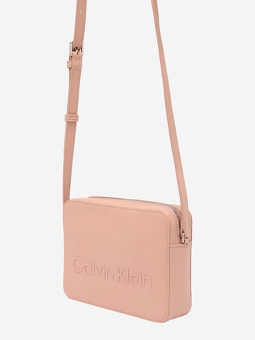 Calvin Klein - Mala de ombro em rosa