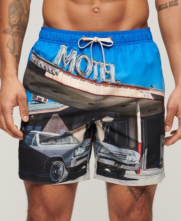 Shorts de bain Superdry en mélange de couleurs : devant