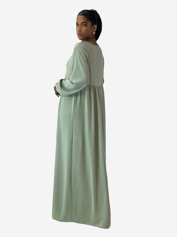 Elara Abaya in Grün