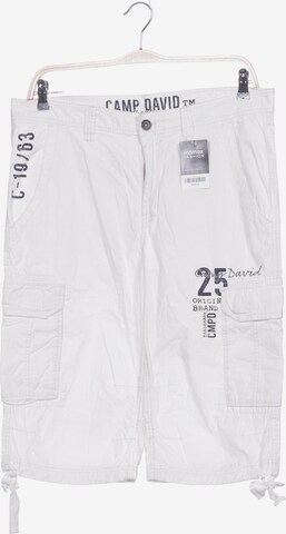 CAMP DAVID Shorts in 34 in White: front