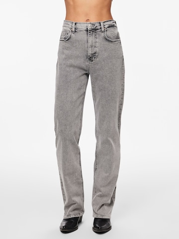 PIECES Regular Jeans 'FLEUR' in Grey: front