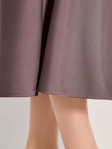 MADELEINE Rok in Rood