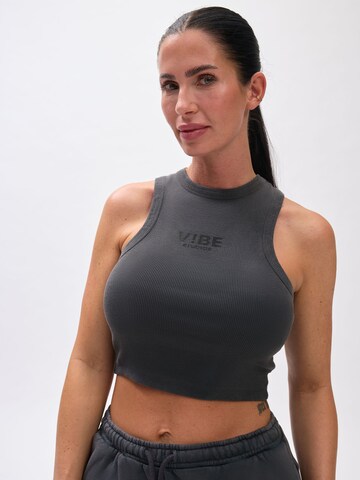 V!BE STUD!OS Top in Black: front