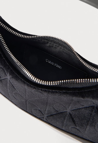 Borsa a spalla di Calvin Klein in nero: superiore