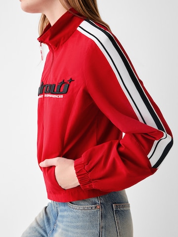 Bershka Prehodna jakna | rdeča barva