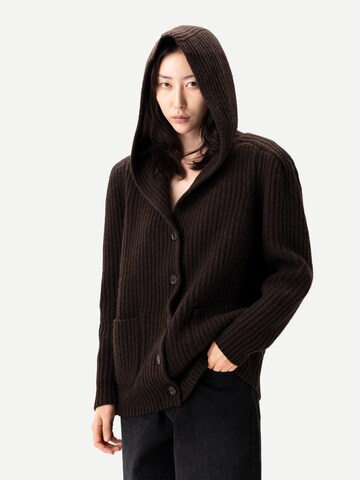 GOBI Cashmere - Cárdigan 'Wide-Shoulder Hooded Cashmere Cardigan' en marrón: frente