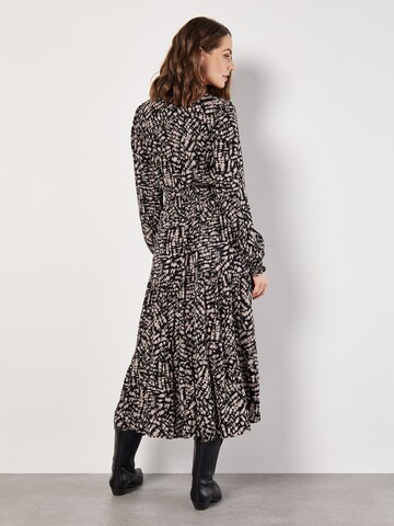 Robe ' ' Apricot en noir