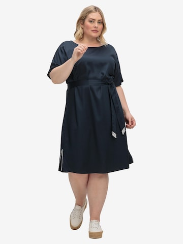 Robe d’été SHEEGO en bleu : devant