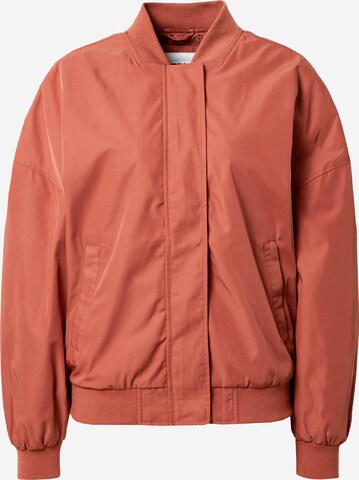 Veste mi-saison Urban Classics en rouge : devant