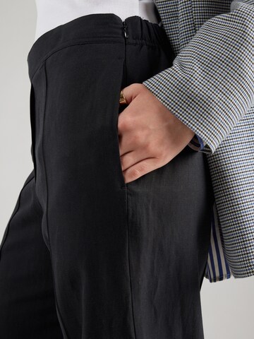 Wide leg Pantaloni con pieghe 'Sahani' di Samsøe Samsøe in nero
