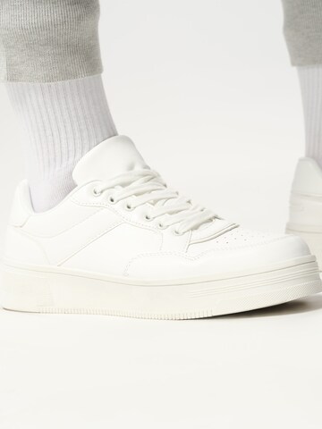 ABOUT YOU x Jaime Lorente Sneaker 'Nino' in Weiß