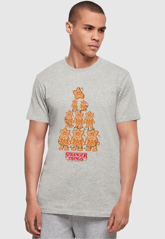 ABSOLUTE CULT Shirt ' Stranger Things - Gingerbread' in Grijs: voorkant
