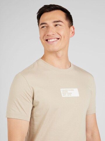 T-Shirt Calvin Klein Jeans en beige