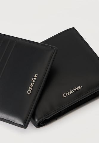 Calvin Klein Πορτοφόλι σε μαύρο: μπροστά