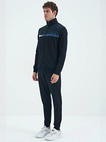 Completo per l'allenamento di Tommy Life in nero