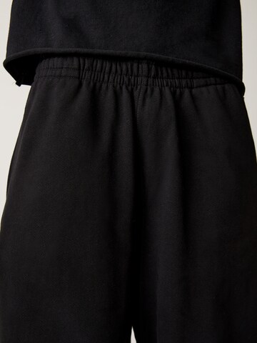 Pull&Bear Wide leg Byxa i svart