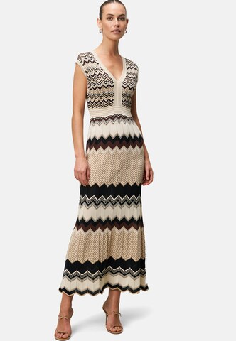 zero Strickkleid mit Zickzackmuster in Beige: Vorderseite