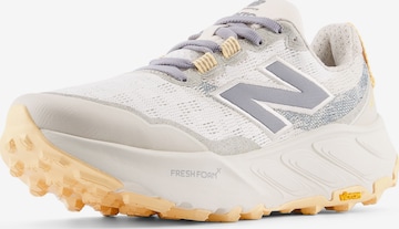 Chaussure de course 'Hierro v9' new balance en blanc : devant