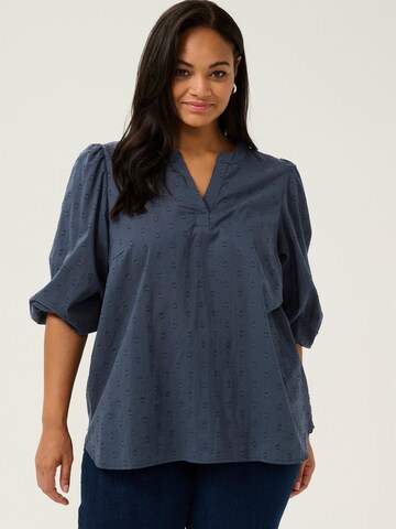 Camicia da donna 'Jolana' di KAFFE CURVE in blu: frontale