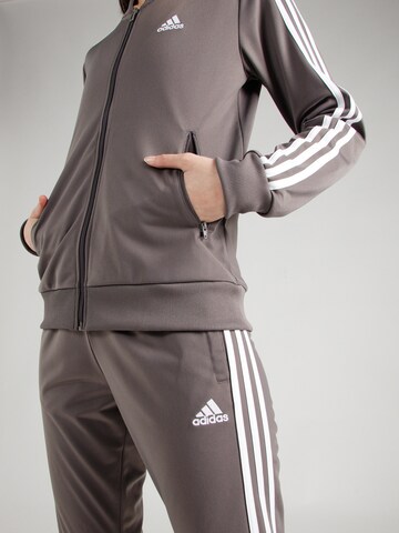 ADIDAS SPORTSWEAR Trainingsanzug 'Essentials' in Grau