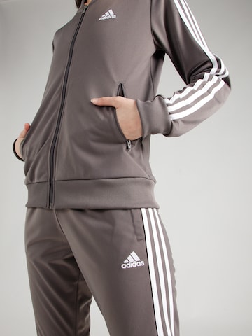 ADIDAS SPORTSWEAR Тренировочный костюм 'Essentials' в Серый