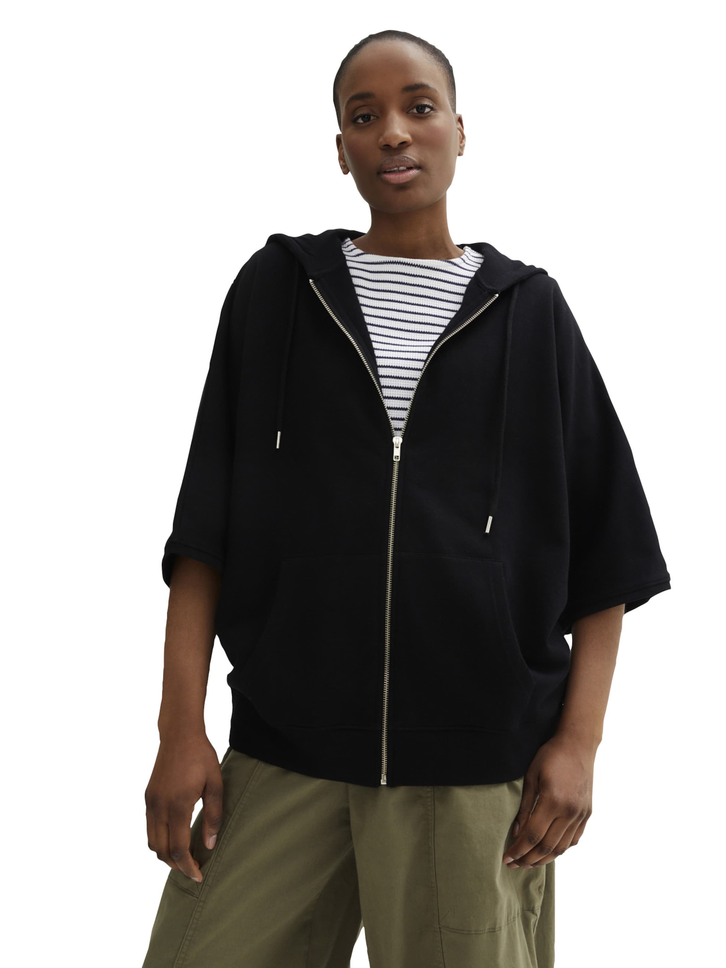 bonprix Sweatjacke in Schwarz: Vorderseite
