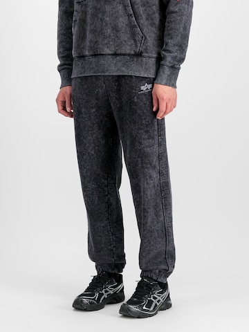 ALPHA INDUSTRIES Tapered Byxa i svart: framsida