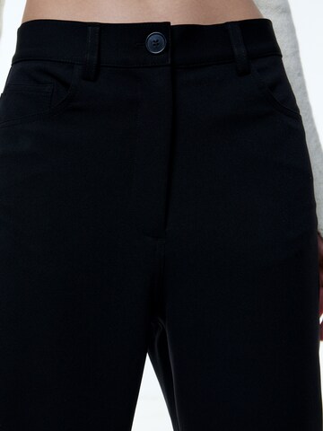EDITED Regular Панталон 'Kirsti' в черно