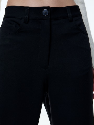 EDITED רגיל מכנסיים 'Kirsti' בשחור