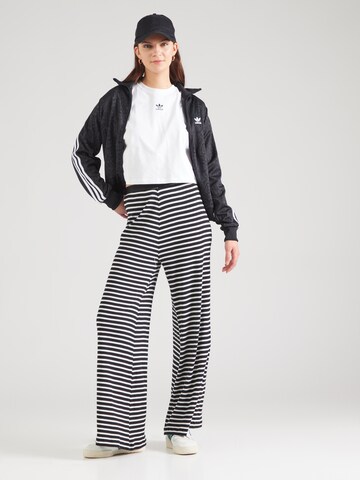 ADIDAS ORIGINALS - Camiseta 'Ess' en blanco