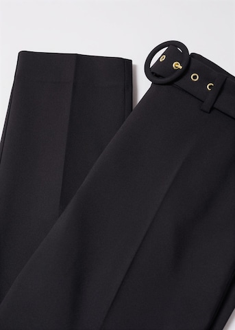 MANGO Normální Kalhoty – černá