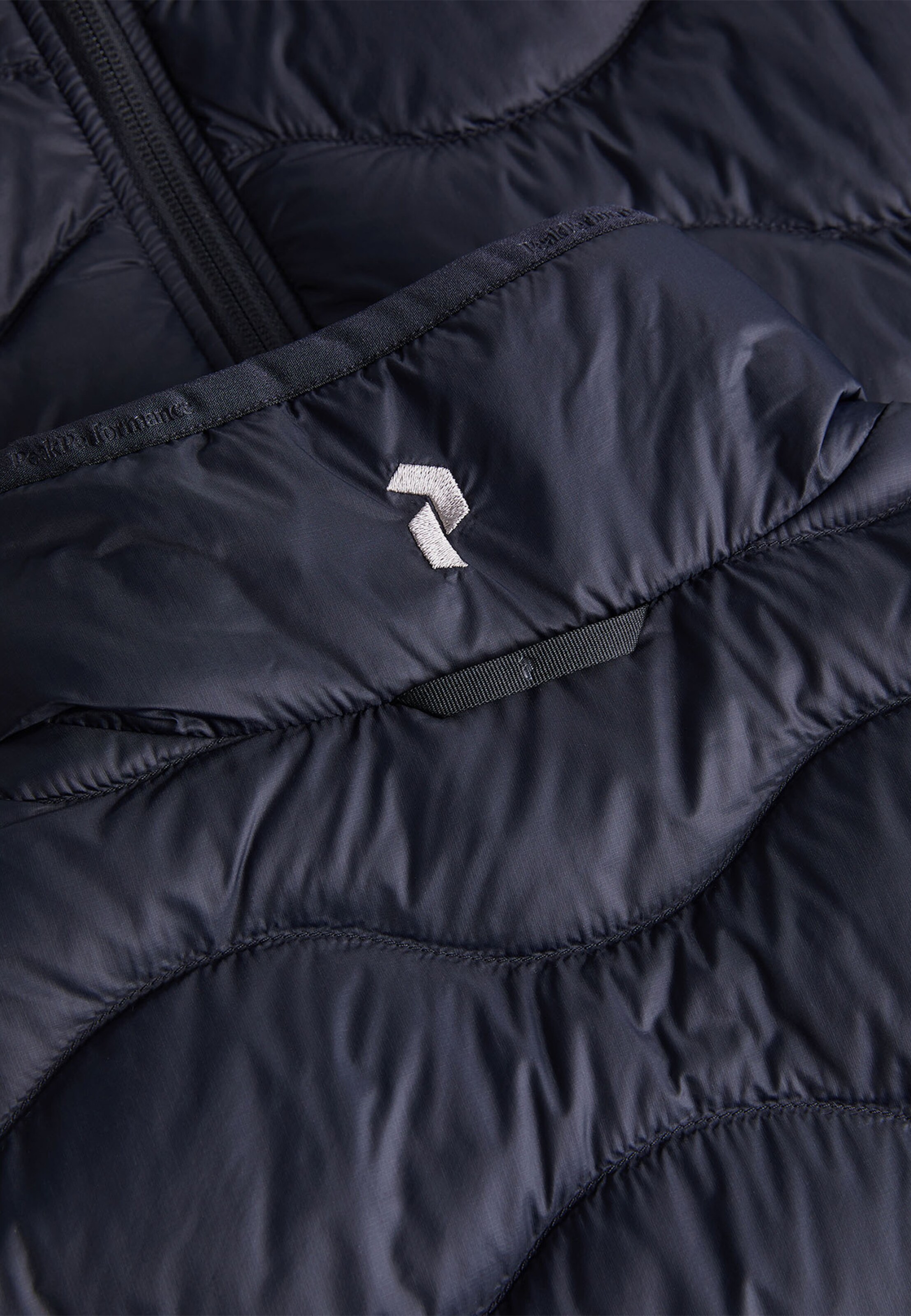 PEAK PERFORMANCE Daunenweste M Helium Down Vest in Schwarz