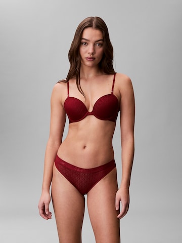 Slip Calvin Klein en rouge : devant