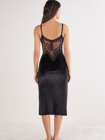 INTIMISSIMI Negligée 'LA FEMME FATALE' in Schwarz