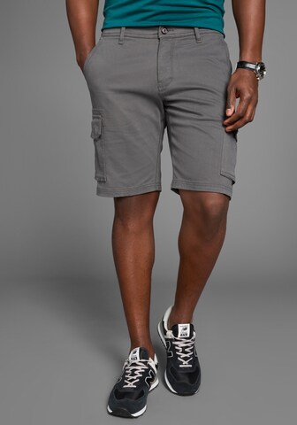 DELMAO Regular Shorts in Grau: Vorderseite